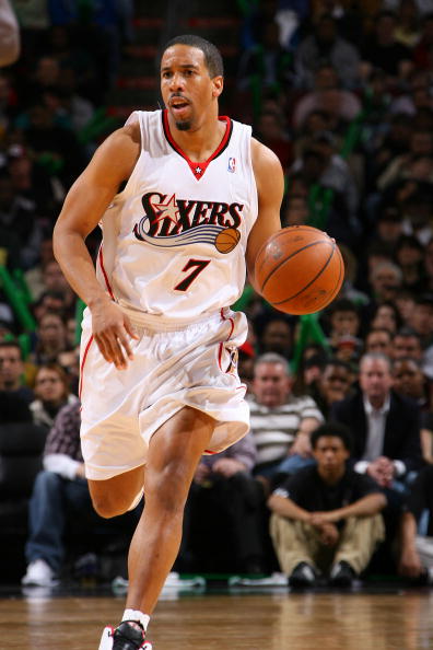 将球穿过两 将球穿过两